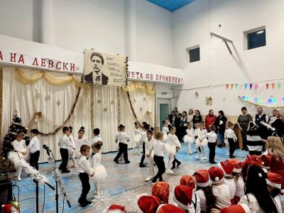 Коледно тържество 21.12.23 г. - ДГ Ралица - Кричим