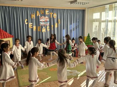 ВЪВЕДЕНИЕ БОГОРОДИЧНО - ДЕН НА ХРИСТИЯНСКОТО СЕМЕЙСТВО И МЛАДЕЖ!  - ДГ Ралица - Кричим