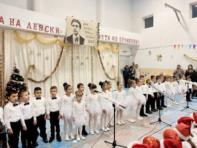 Коледно тържество 21.12.23 г. - ДГ Ралица - Кричим