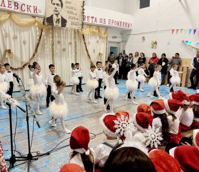 Коледно тържество 21.12.23 г. - ДГ Ралица - Кричим